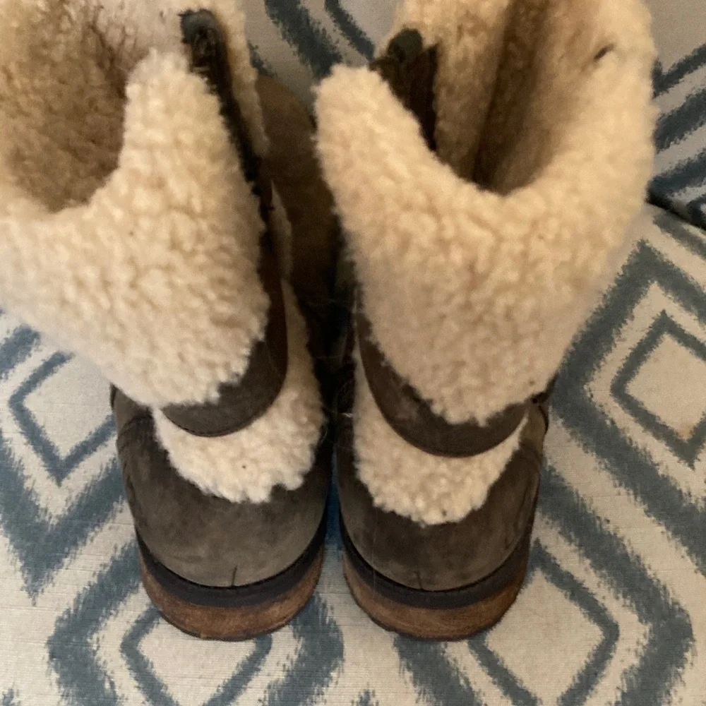 Ugg Cozy‎ Brown and Cream Shearling Boots 8M